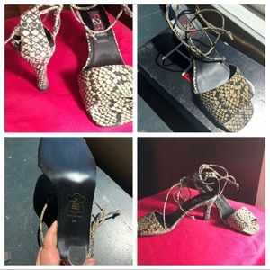 Women’s heels snake skin pattern size 9w